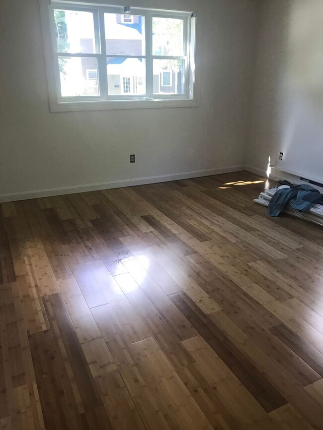Building Photo - One bedroom condo in Downtown Hanover