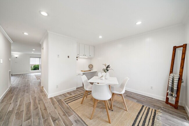 Foto del edificio - 6434 Burgoyne Rd