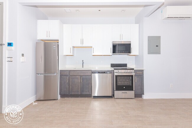 Foto del edificio - 460 Seneca Ave