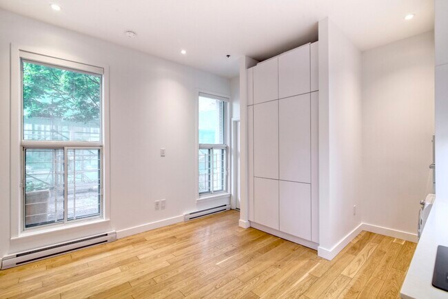 Building Photo - 3455 Rue Aylmer