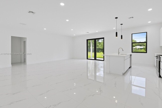 Foto del edificio - 3304 67th St W