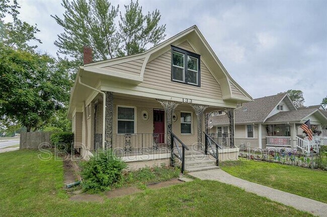 Building Photo - 133 E Ruby Ave