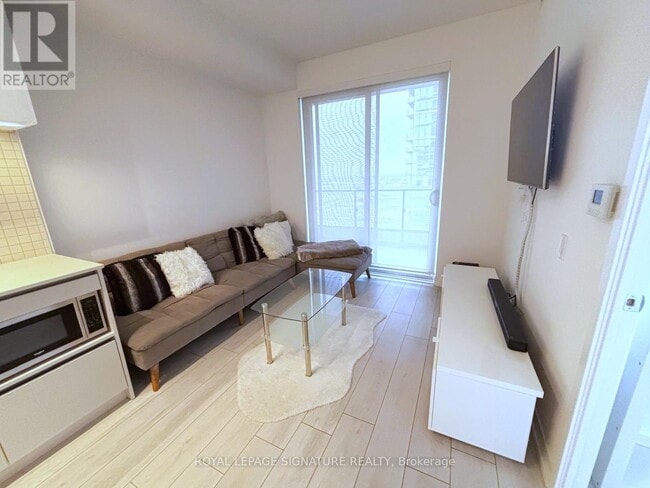 Building Photo - 950 Portage Pkwy