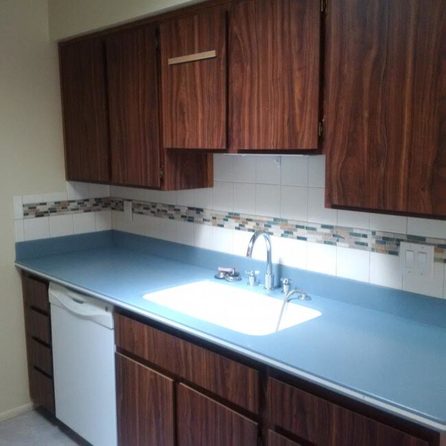 Building Photo - 9019 W Elm St