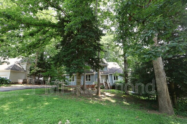 Foto del edificio - 11418 Hardwood Dr