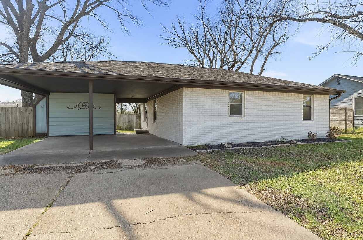 Foto del edificio - 6318 Laramie St