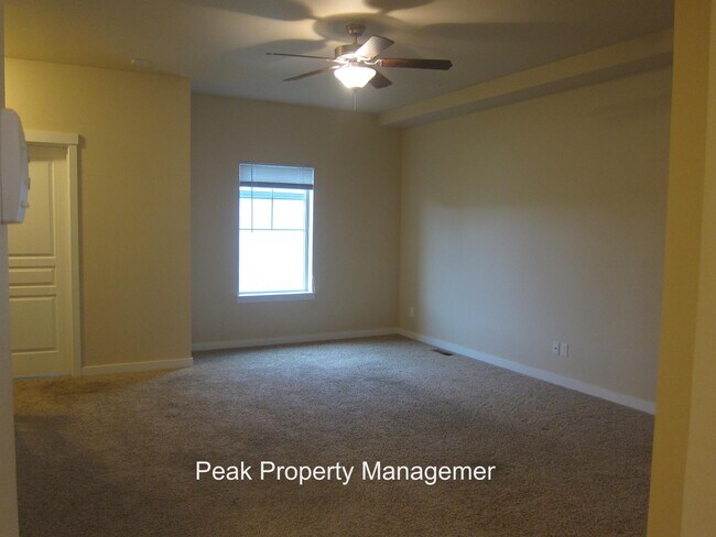 Building Photo - 8752 W Pine Valley Ln