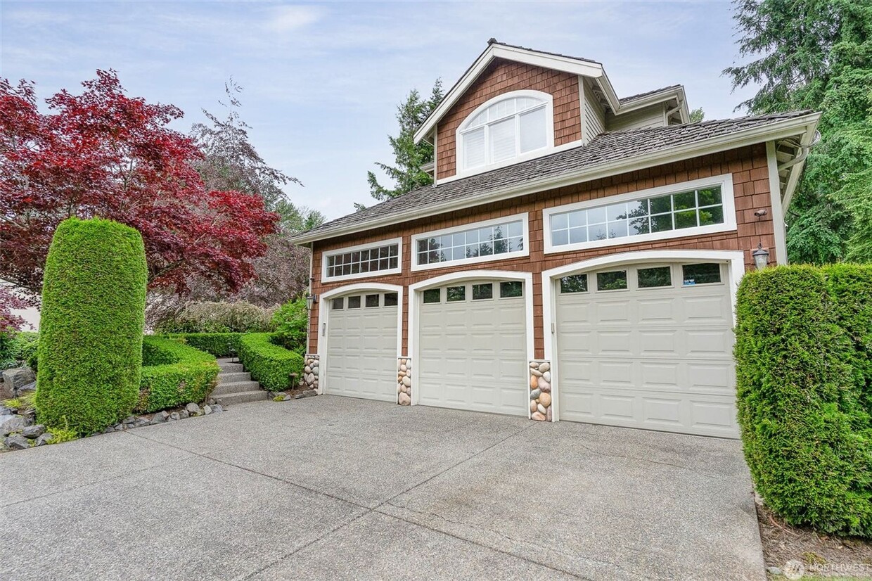 Foto principal - 4 Bed / 3 Ba Woodinville Home