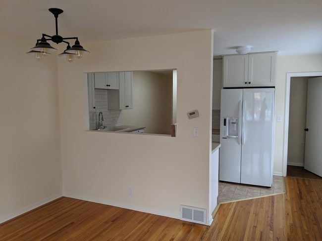 Dining room - 4320 York Ave S