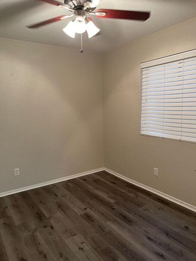 Foto del edificio - COMING SOON! Beautiful 2 Bed/2 Bath Condo ...