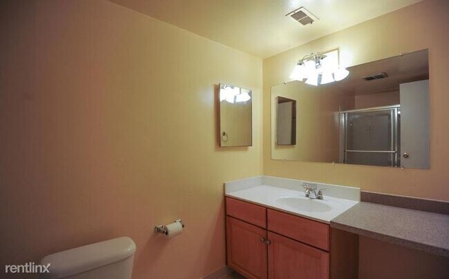 Building Photo - 2 br, 1 bath Condo - 493 N Armistead St