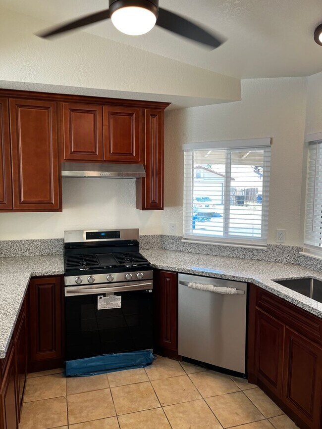 Building Photo - Newly Renovated 2 Bedroom , 1 Bath, 1600 S...