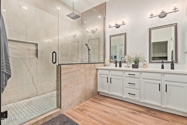 Foto del edificio - 6319 E Juniper Ave