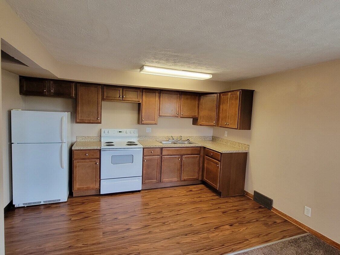 Kitchen - 125 29th St NE