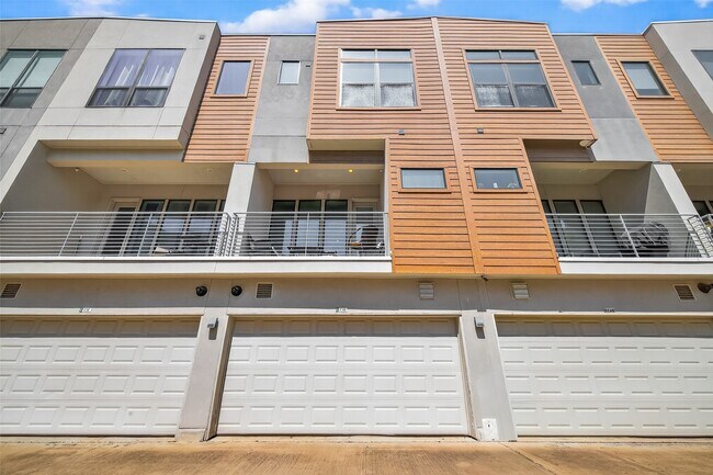 Foto del edificio - 2401 Crawford St