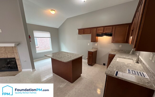 Foto del edificio - 5600 Falling Bark Dr