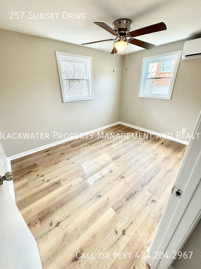 Building Photo - MOVE IN SPECIAL: 1/2 Off First Month's Ren...