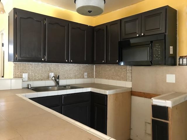 Building Photo - 3 bedroom in Compton CA 90220