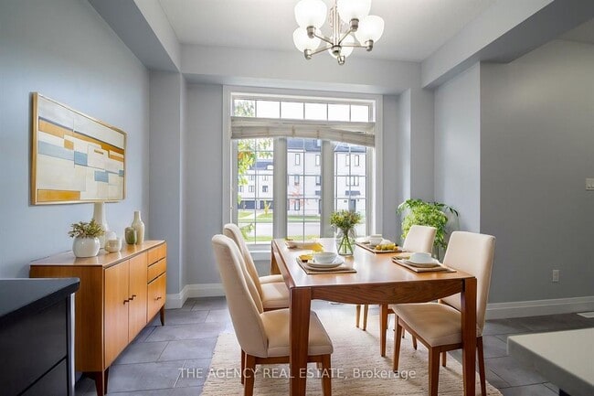 Building Photo - BEAUTIFUL TOWNHOME  *SUNNINGDALE * 5 Bedroom * Garage * AVAIL NOW