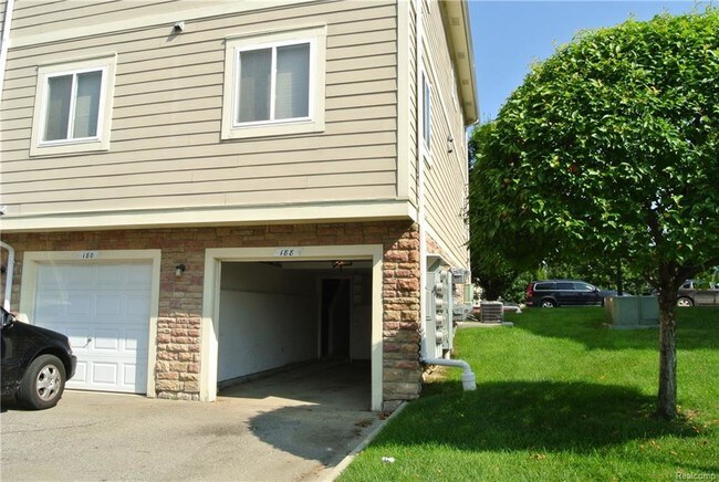 Building Photo - 188 Park Green Dr