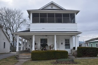 Building Photo - 313 N Grove St