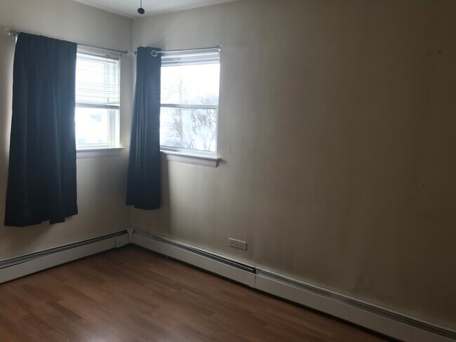 Building Photo - 306 S Cass Ave