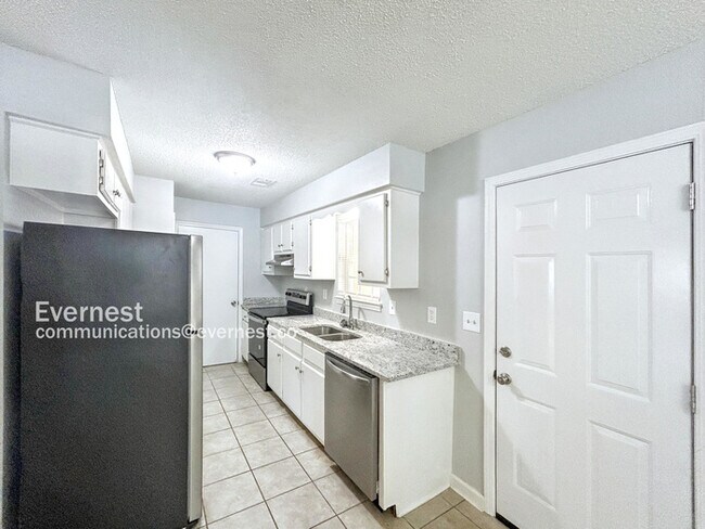 Foto del edificio - 3570 Shadow Oaks Pkwy