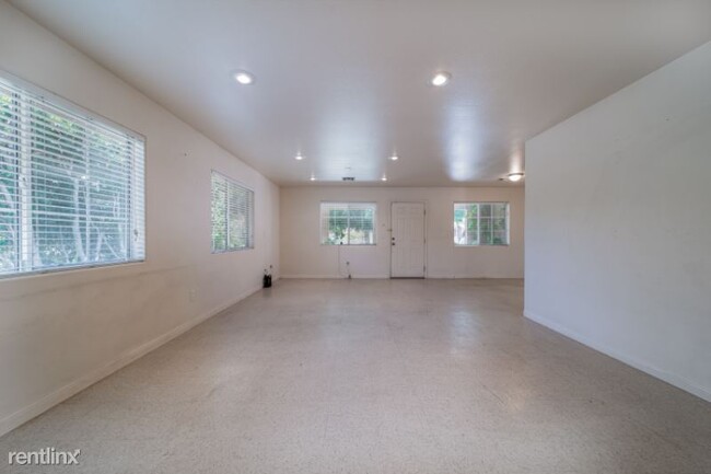 Building Photo - 3 br, 2 bath House - 730 Pine Ave.