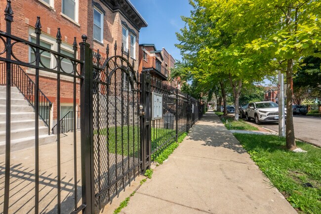 Building Photo - 2442 W Taylor St
