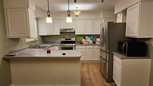 Foto del edificio - 727 Eagle Cir