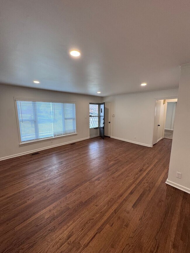 Foto del edificio - Midtown Charmer 2 Bed 2 Bath! Gorgeous Updates!