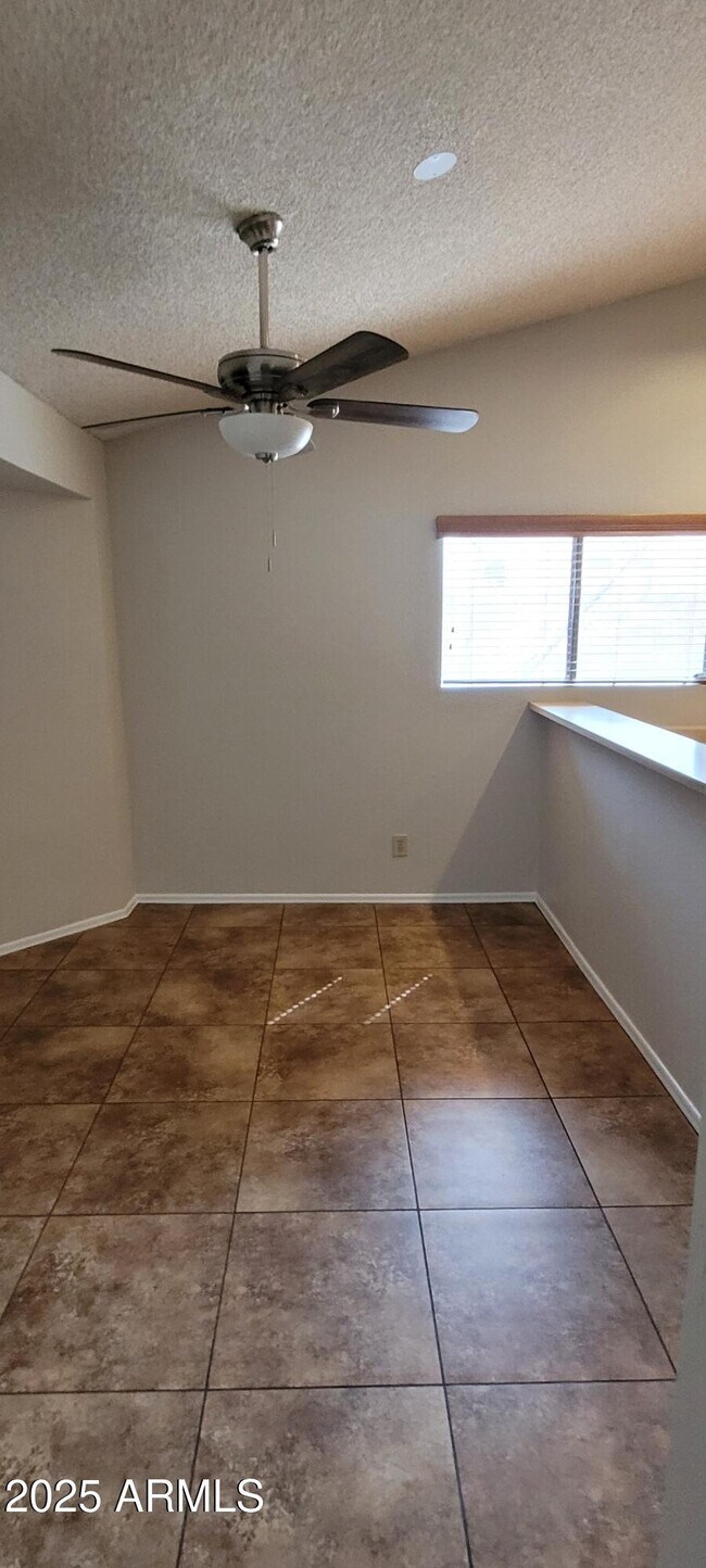 Foto del edificio - 5610 E Elmwood St