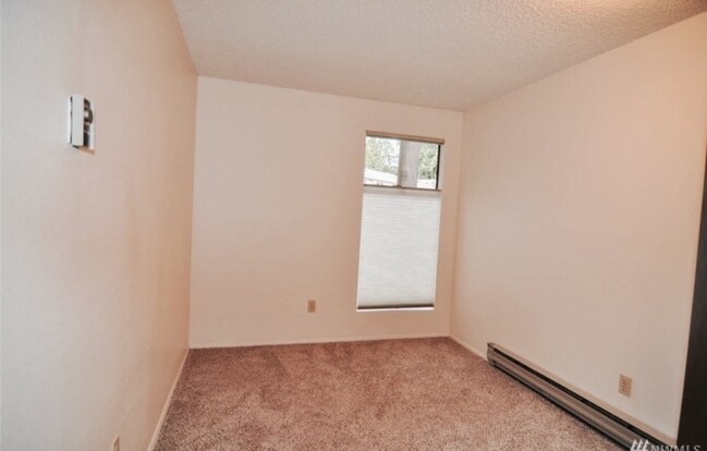 Building Photo - 90 Windward Dr