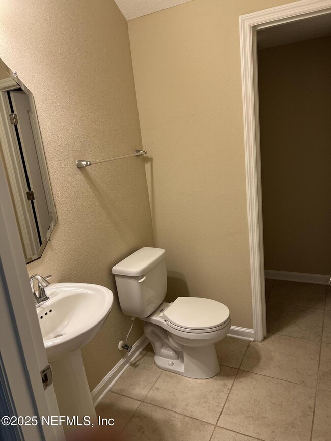 Building Photo - 4586 Temple Lakes Dr