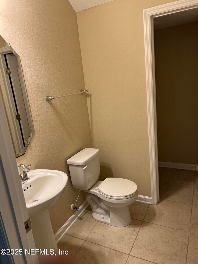 Foto del edificio - 4586 Temple Lakes Dr
