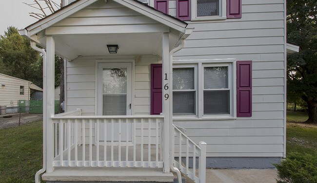 Building Photo - Newly renovated home in West Deptford!