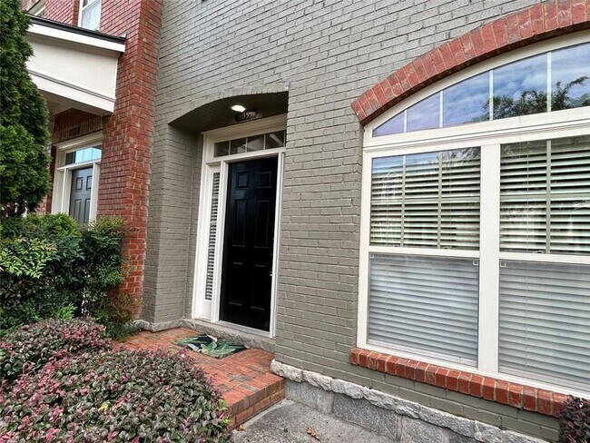 Foto del edificio - 6855 Jamestown Dr