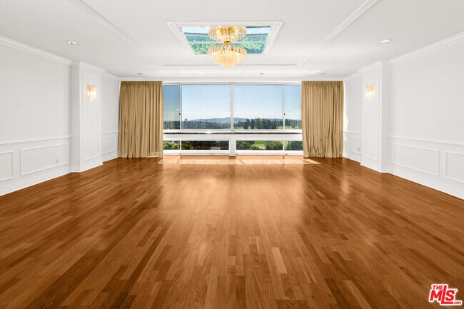 Building Photo - 2220 Ave of the Stars