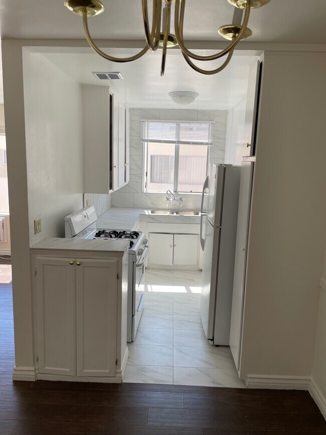 Foto del edificio - 827 N Hudson Ave