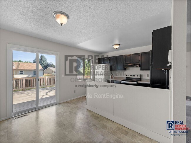 Building Photo - 412 Towhee St