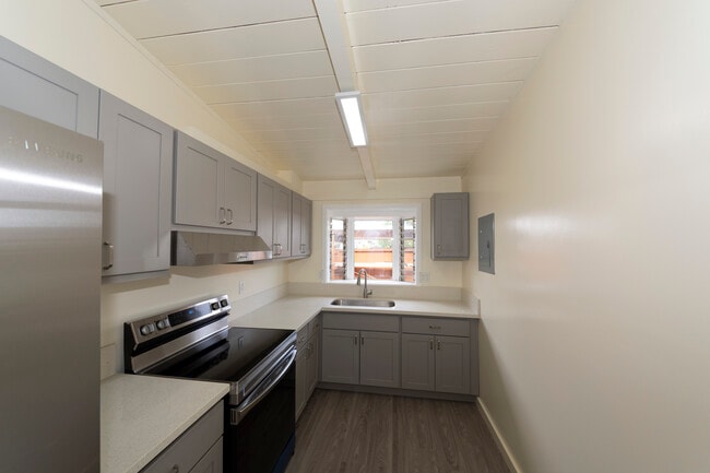 Building Photo - 723 Hoomalimali St