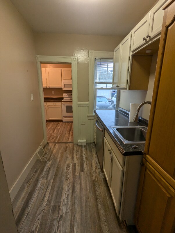 Building Photo - 562 Hevey St