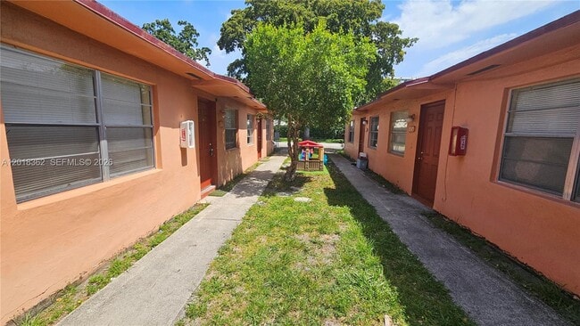 Foto del edificio - 860 SW 6th Ct