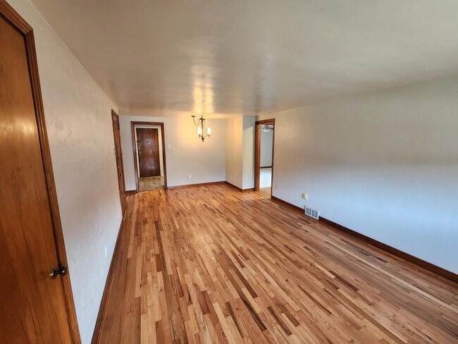 Building Photo - 1439 Lincoln Way