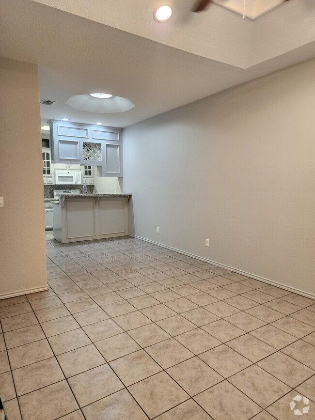 Building Photo - 607 Buena Vista Dr