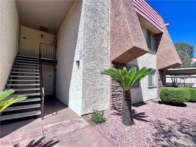 Building Photo - 4972 River Glen Dr