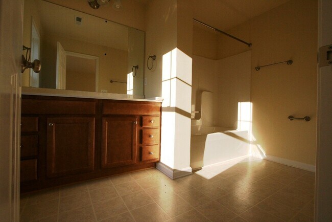 Foto del edificio - 2454 N Berkshire Rd
