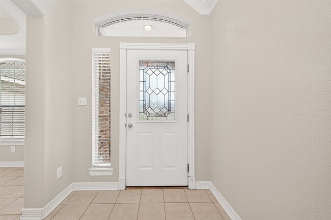 Building Photo - 127 Monterrey Rd W