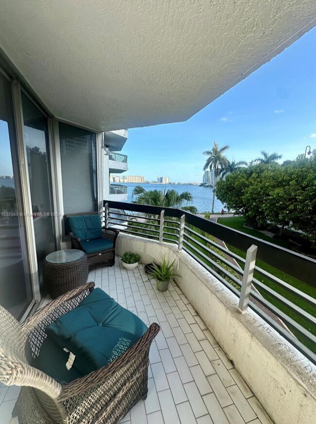 Foto del edificio - 19101 Mystic Pointe Dr