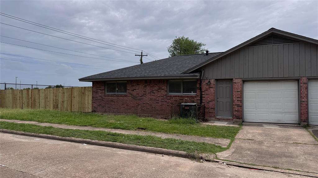 Building Photo - 9750 Guest St